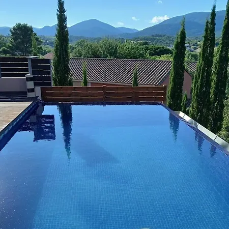 Avec Piscine, Entre Terre Et *